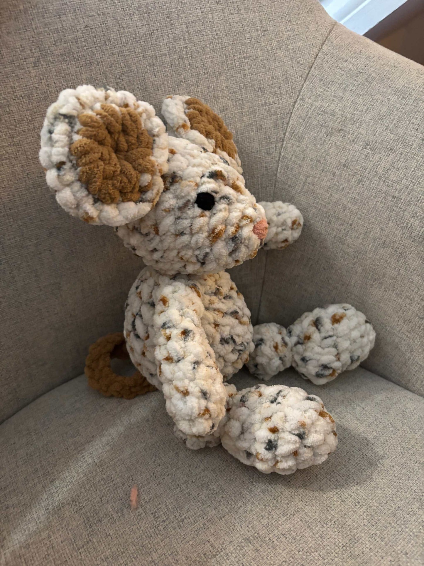 cute toy mouse side view